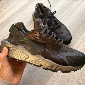 SOLD Nike Air Huarache Premium 7.5
